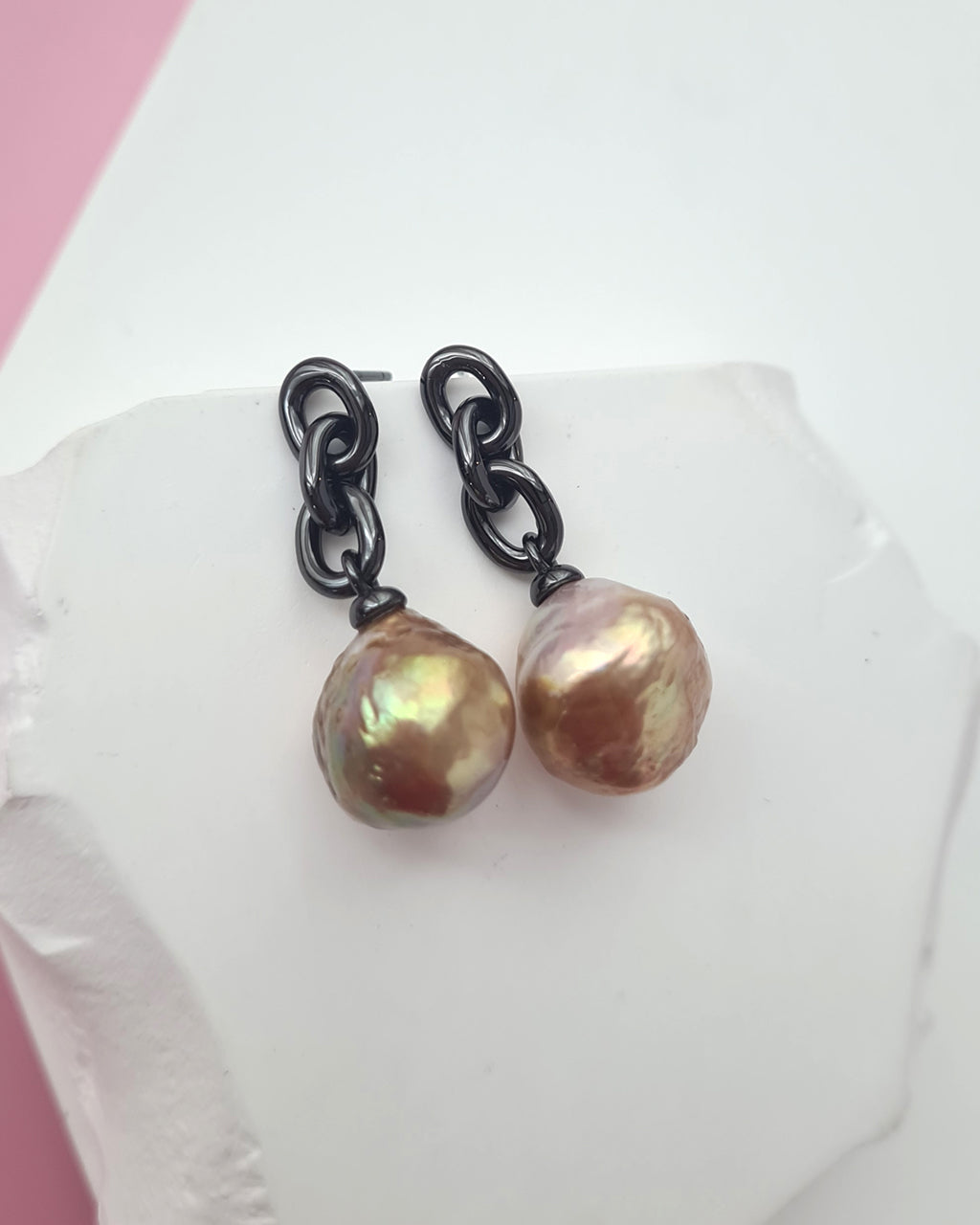 Wrinkled Pearl Earrings - Metallic Green, Black Chain Earrings, Modern Pearl Jewelry for Busy Women