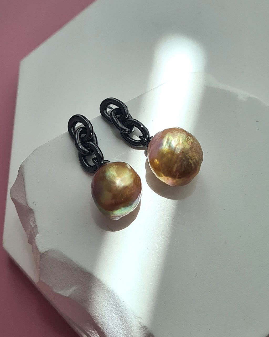 Wrinkled Pearl Earrings - Metallic Green, Black Chain Earrings, Modern Pearl Jewelry for Busy Women