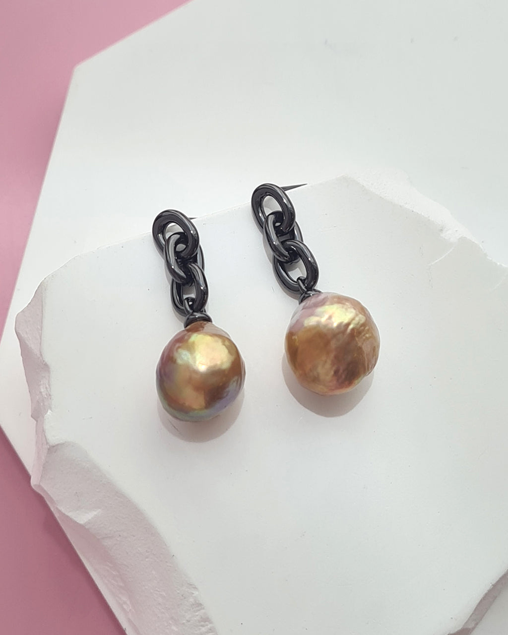 Wrinkled Pearl Earrings - Metallic Green, Black Chain Earrings, Modern Pearl Jewelry for Busy Women