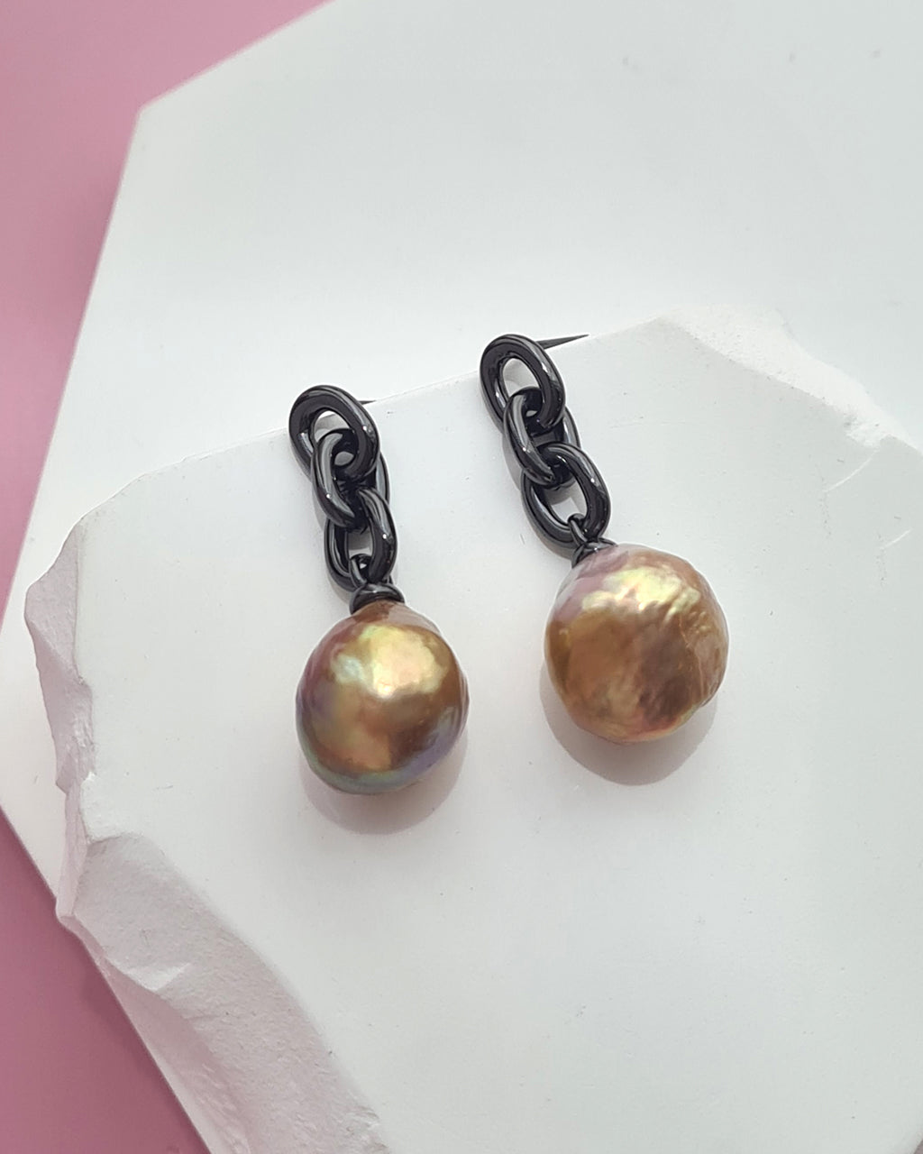 Wrinkled Pearl Earrings - Metallic Green, Black Chain Earrings, Modern Pearl Jewelry for Busy Women