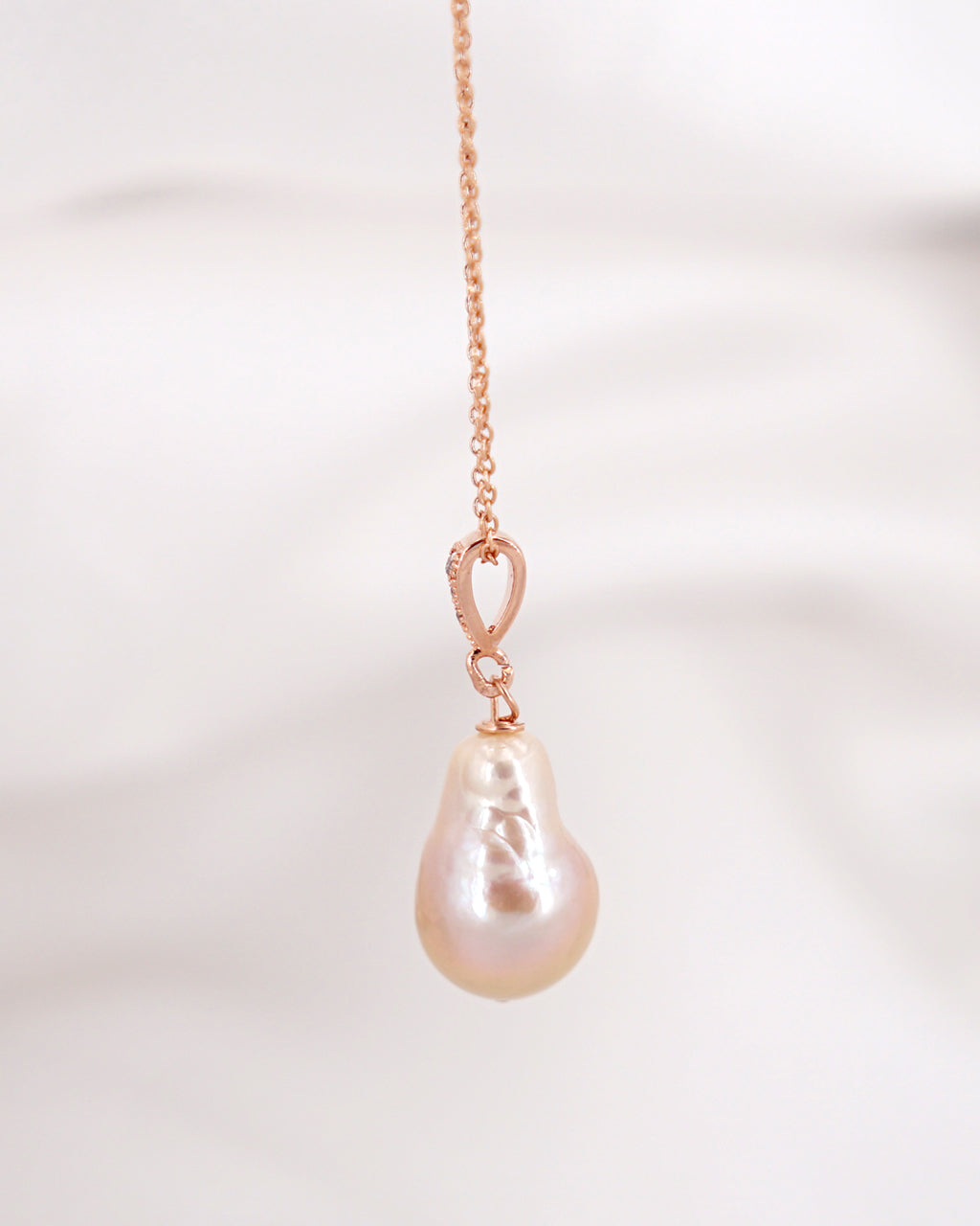 Baroque Pearl Pendant Necklace - Metallic Pink Simple Modern Pearl